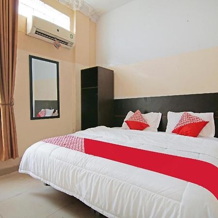 Oyo 91510 Homestay Utama Syariah Pekanbaru Exterior photo